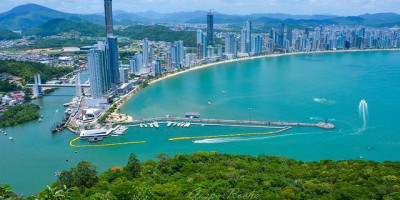 Qual a melhor cidade para se hospedar em Santa Catarina?